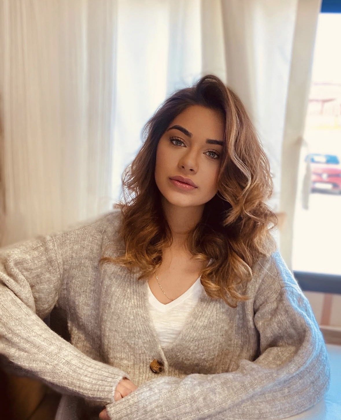 Ece Aydemir portre fotoğrafı